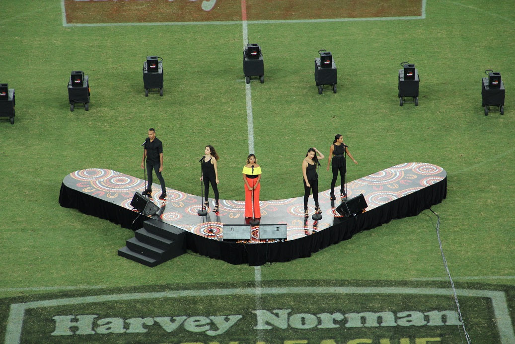 2016 NRL's All Stars Game where Jessica Mauboy Sings on Chern'ee's Art
