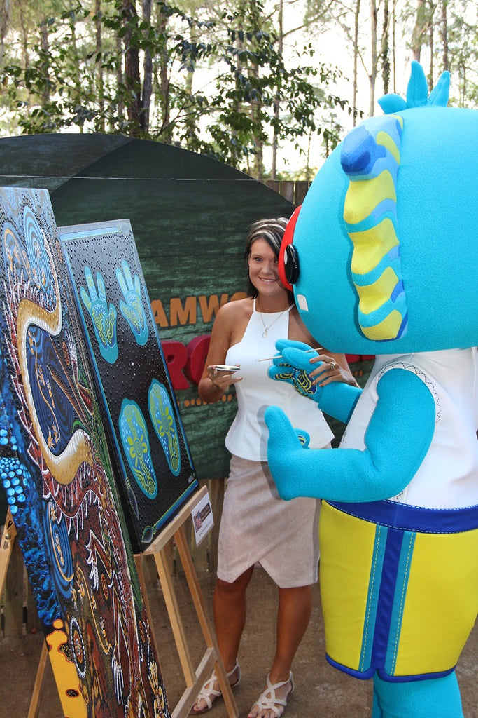 Chern'ee gives Borobi his First Aboriginal Art Lesson